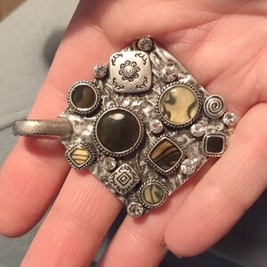 PREMIER DESIGNS "Artistic" Abstract Diagonal Pendant w/magnetic bail, EUC!!!